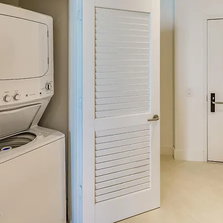 Luxurious 2 Bedroom On The Ocean At Lyfe Resort
